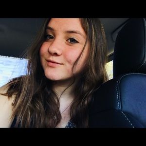 Meet your Posher, Claudia